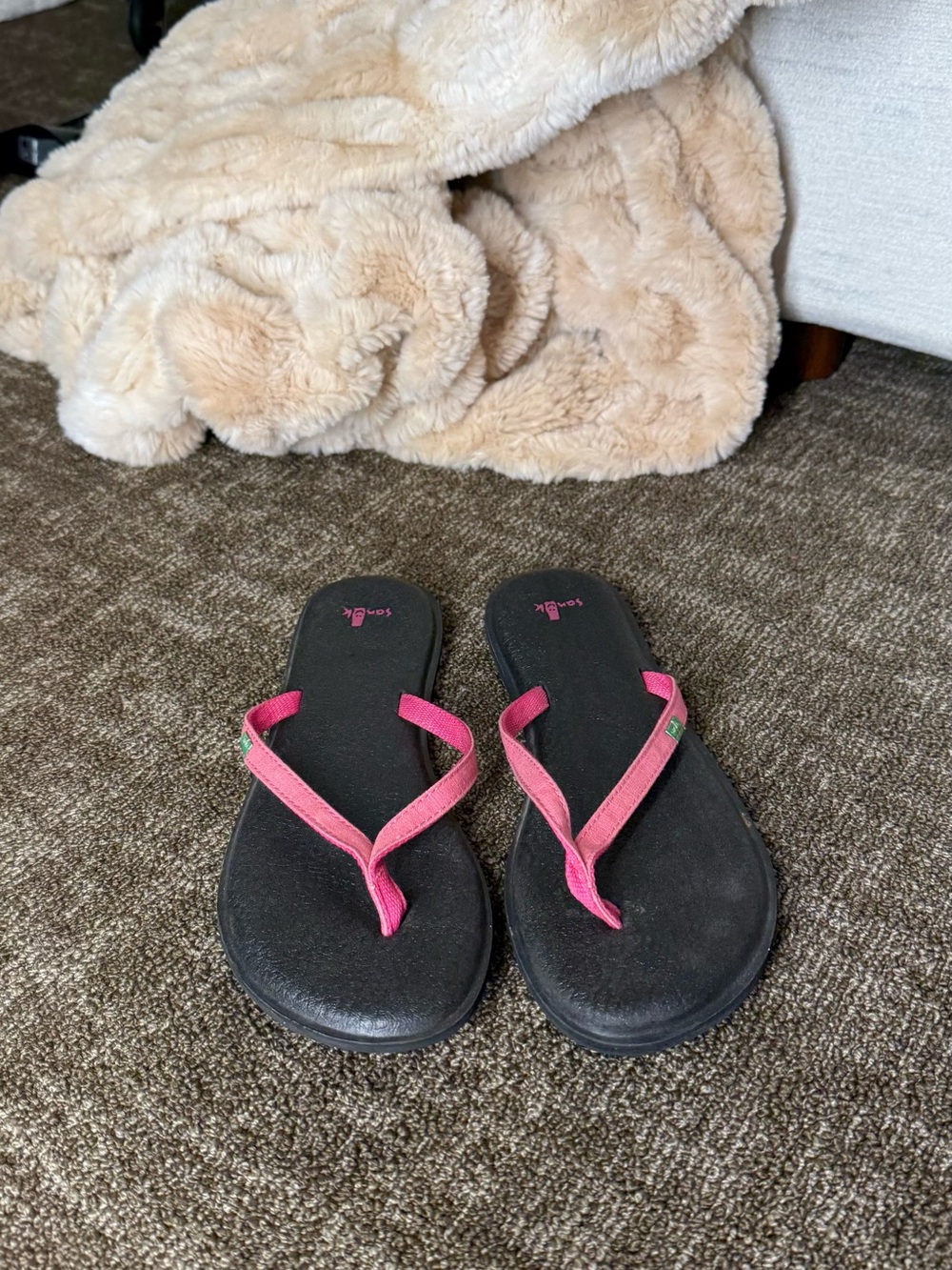 Sanuk Black Flip Flops with Pink Straps